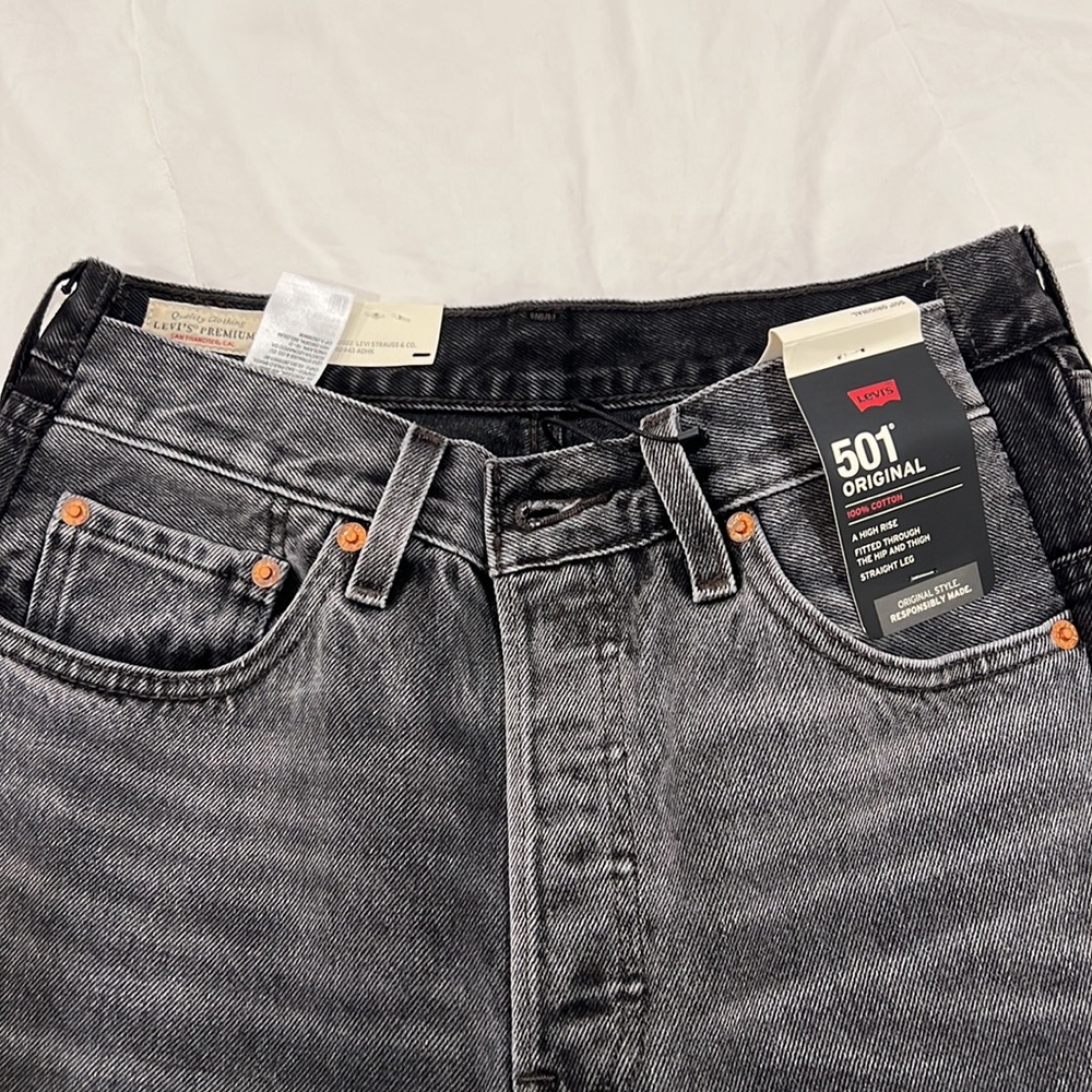 Levis - Picture 3 of 5